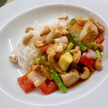 A colorful bowl of fresh veggies and chicken to make a spicy stir-fry.