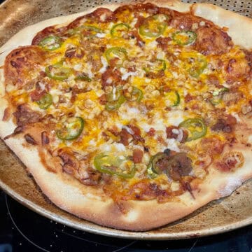 An ultimate pulled pork pizza with jalapeno.